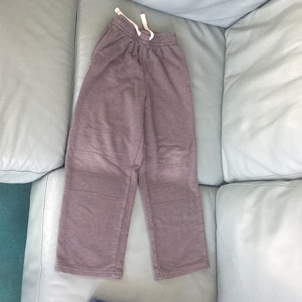 Kids boys gray sweatpants.